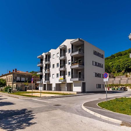 Seafront Villa Andrijana - Happy Rentals Plomin Exterior foto