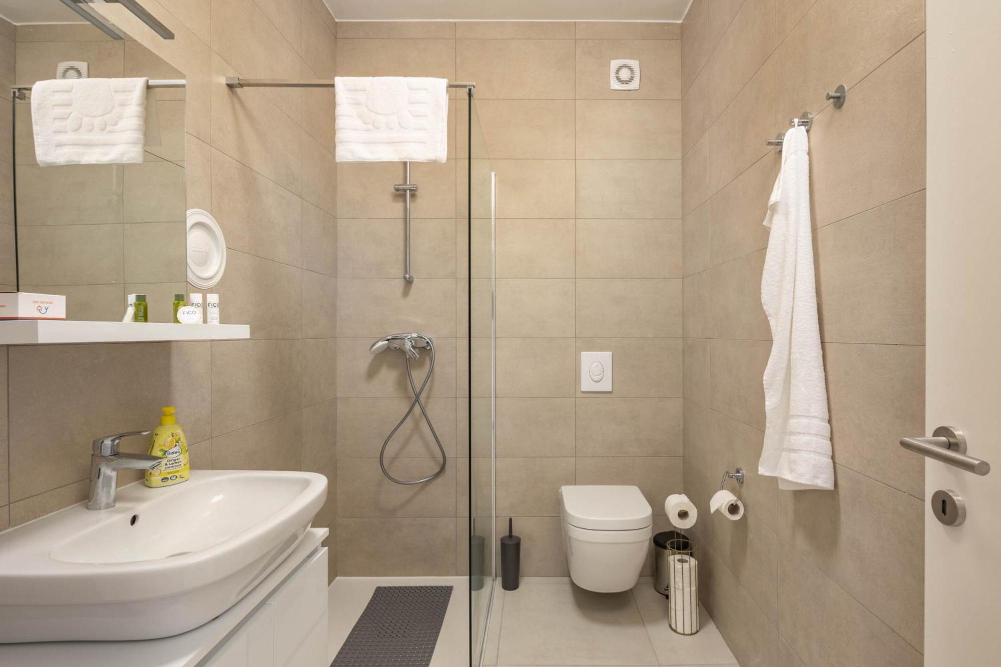 Seafront Villa Andrijana - Happy Rentals Plomin Exterior foto