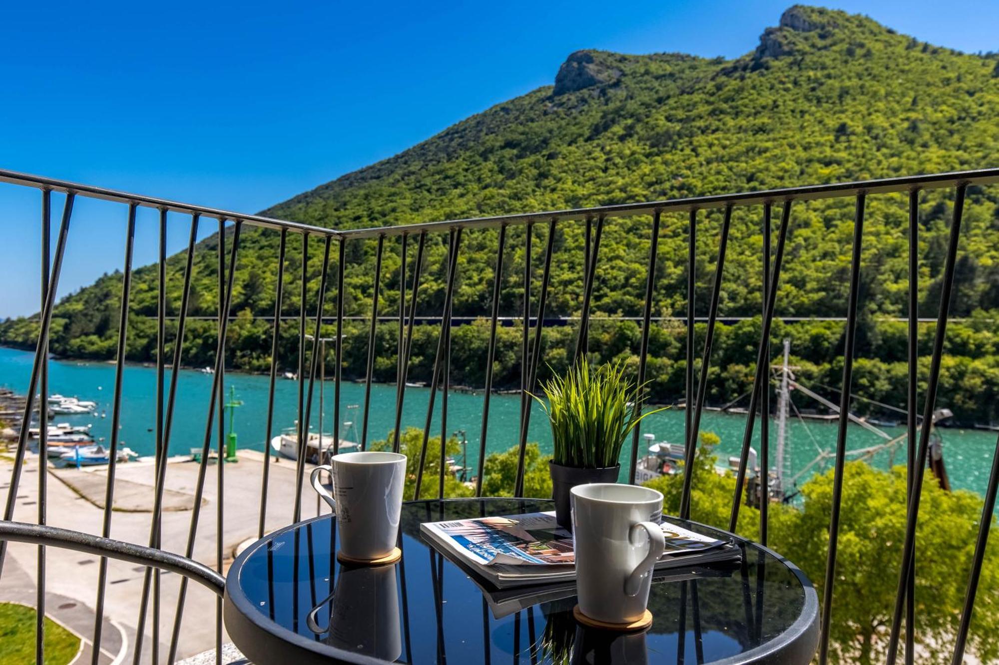 Seafront Villa Andrijana - Happy Rentals Plomin Exterior foto