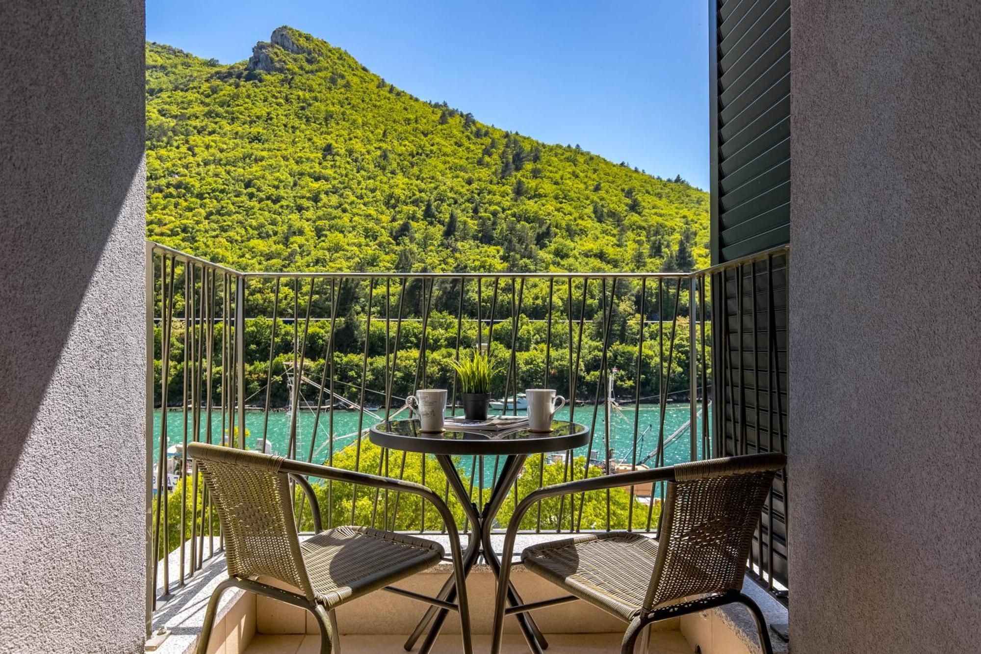Seafront Villa Andrijana - Happy Rentals Plomin Exterior foto