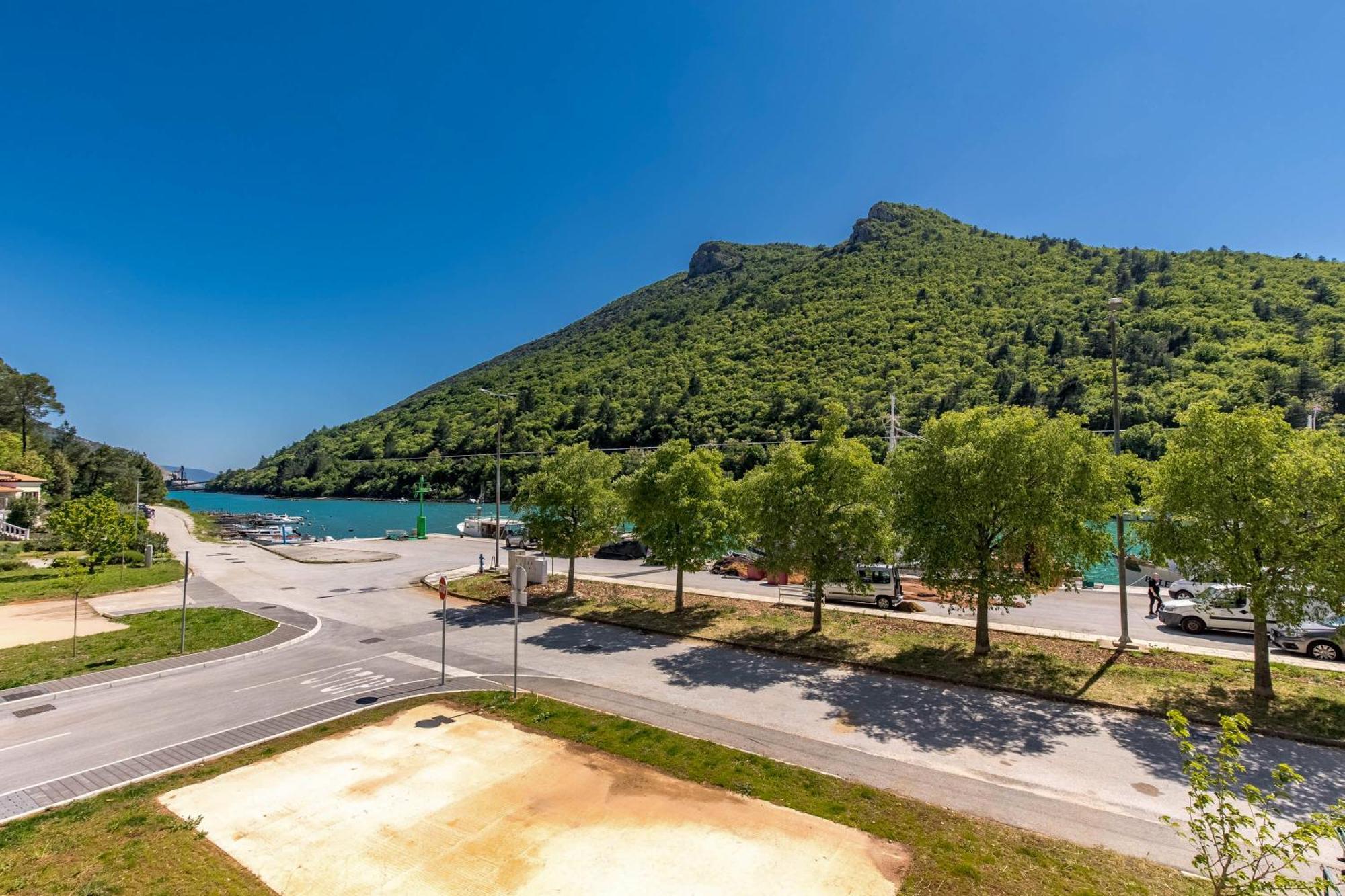 Seafront Villa Andrijana - Happy Rentals Plomin Exterior foto